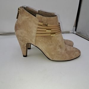 Bella Vita Nerissa 6.5W tan suede Almond toe strappy metal hardware booties